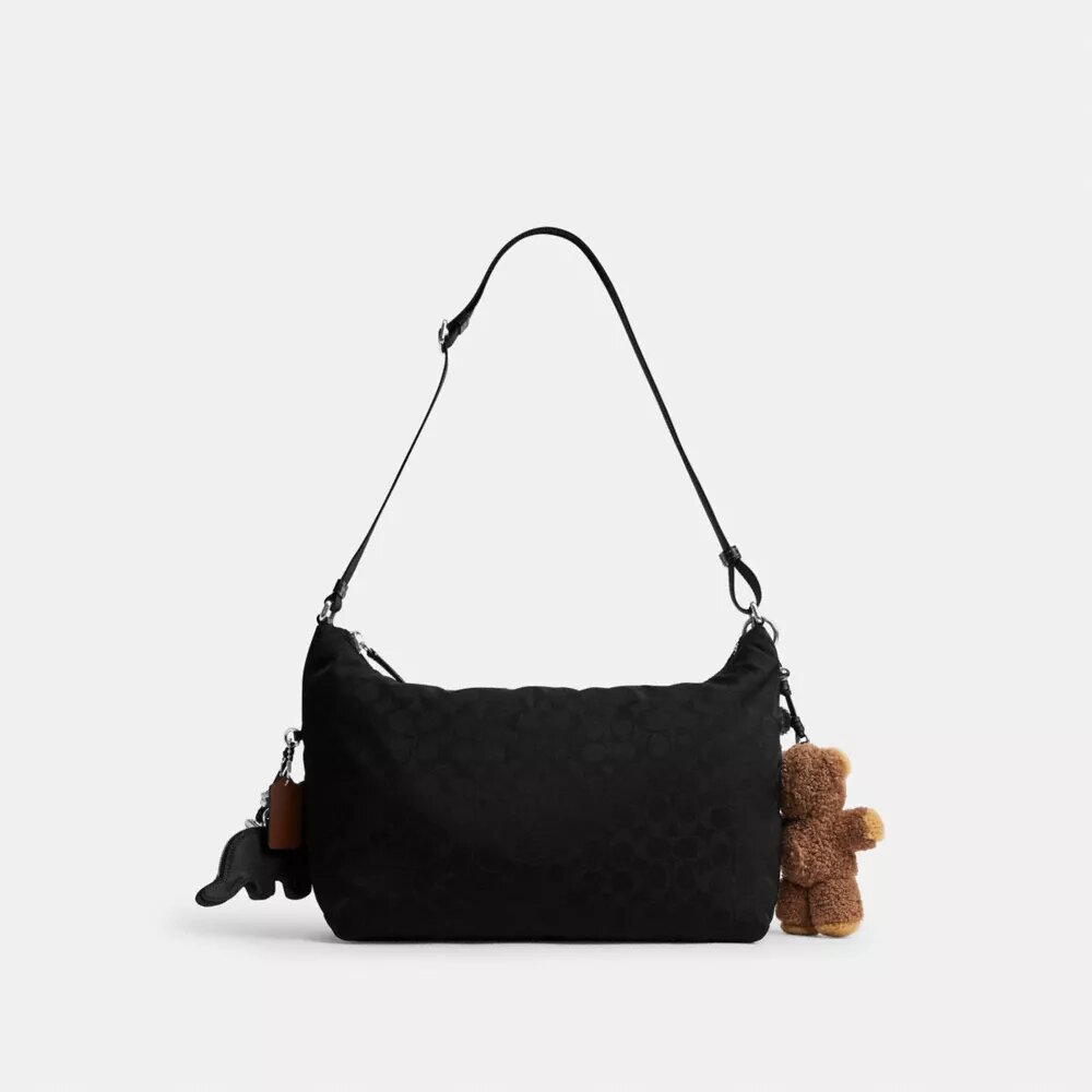 Leo Crossbody i Signature Nylon med vedhæng