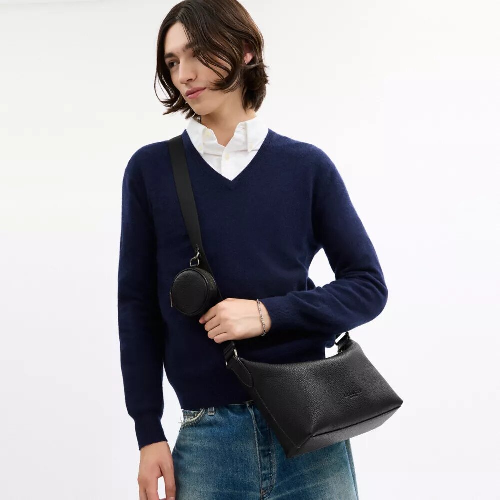 Lille Finn-crossbody-taske med punge