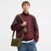 Lille Finn-crossbody-taske med punge