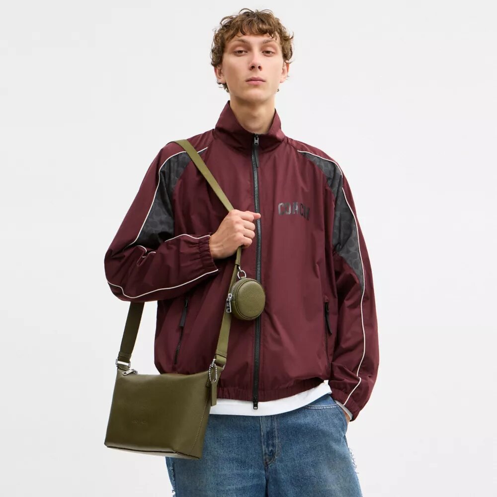 Lille Finn-crossbody-taske med punge
