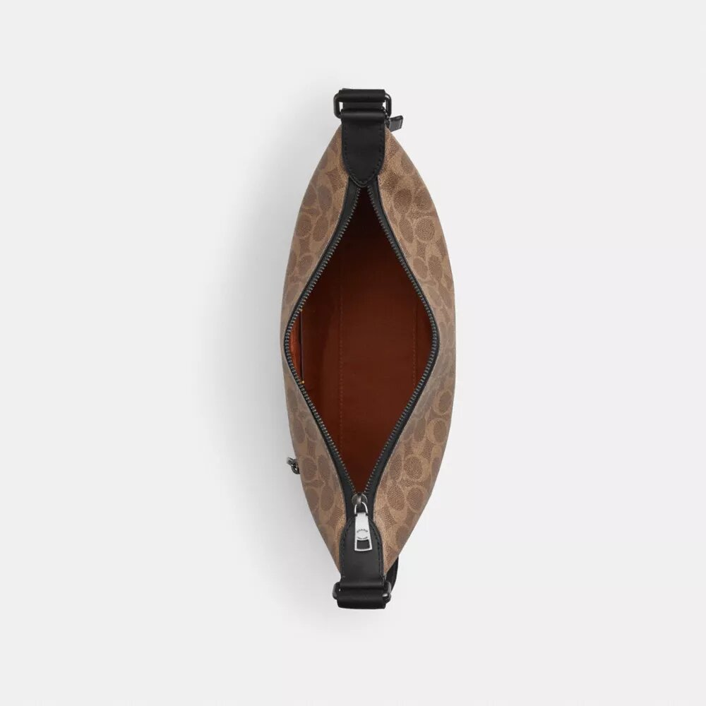 Lille Finn-crossbody-taske med punge i Signature Canvas