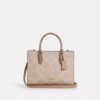 Maggie lille tote-taske i blokmønstret Signature Canvas