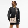 Maggie lille tote-taske i blokmønstret Signature Canvas