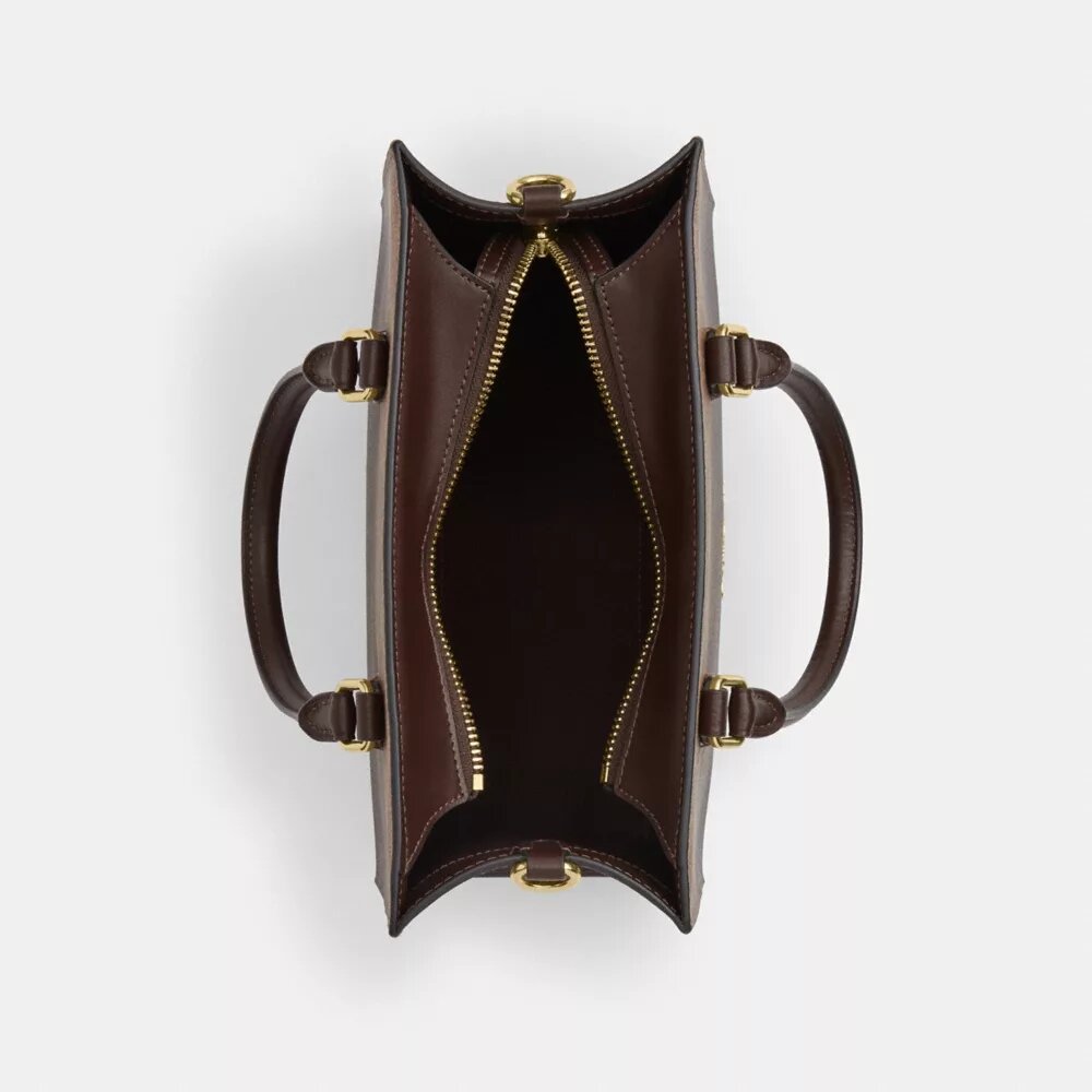 Maggie lille tote-tasker i Ombre Signature Canvas