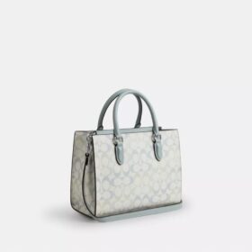 Maggie lille tote-tasker i Signature Canvas
