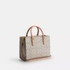 Maggie lille tote-tasker i Signature Canvas