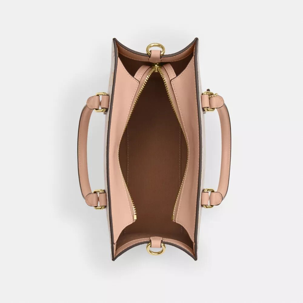Maggie lille tote-tasker i Signature Canvas