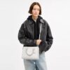 Maggie lille tote-tasker i Signature Canvas