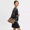 Maggie lille tote-tasker i Signature Canvas