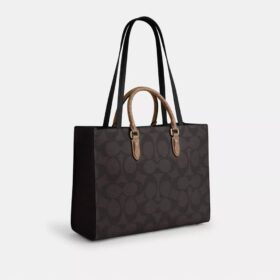 Maggie-tote-taske i Signature Canvas med blokmønster