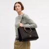 Maggie-tote-taske i Signature Canvas med blokmønster