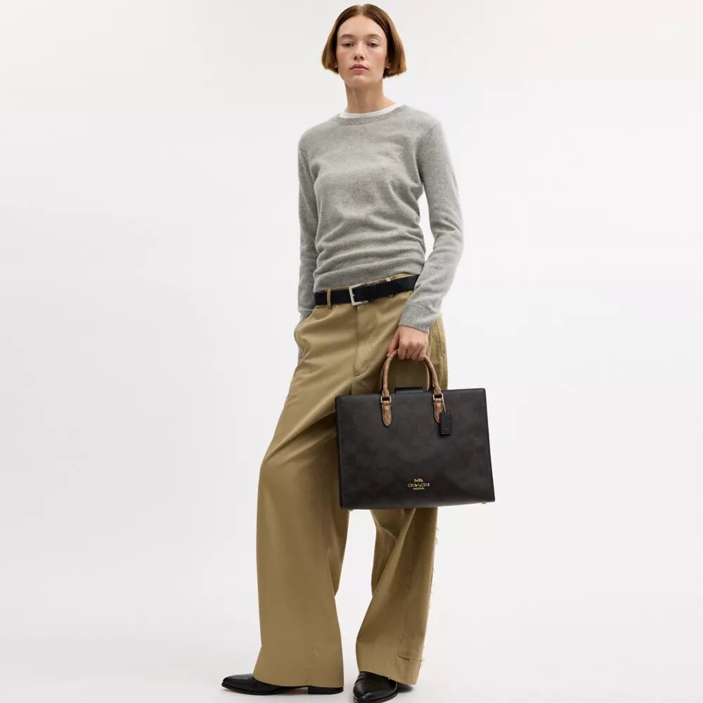 Maggie-tote-taske i Signature Canvas med blokmønster