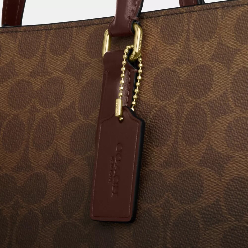 Maggie-tote-tasker i Ombre Signature Canvas
