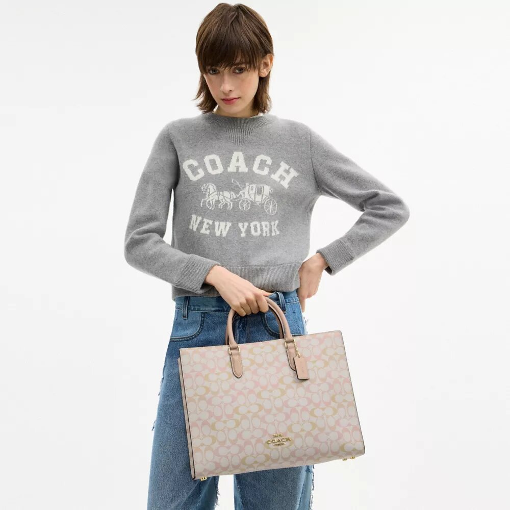 Maggie-tote-tasker i Signature Canvas