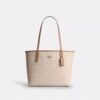 Mellemstor City-tote i Signature Canvas