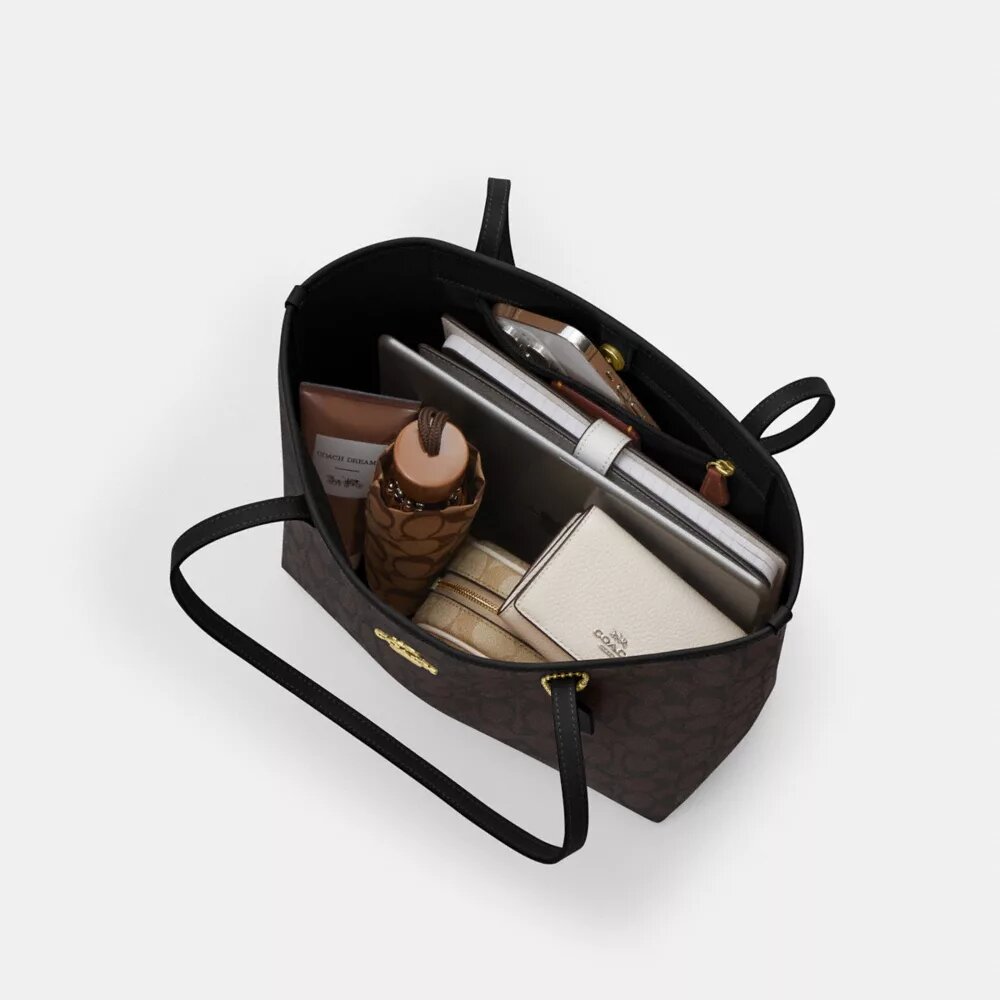 Mellemstor City-tote i Signature Canvas