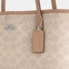 Mellemstor City-tote i Signature Canvas
