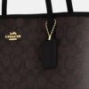 Mellemstor City-tote i Signature Canvas