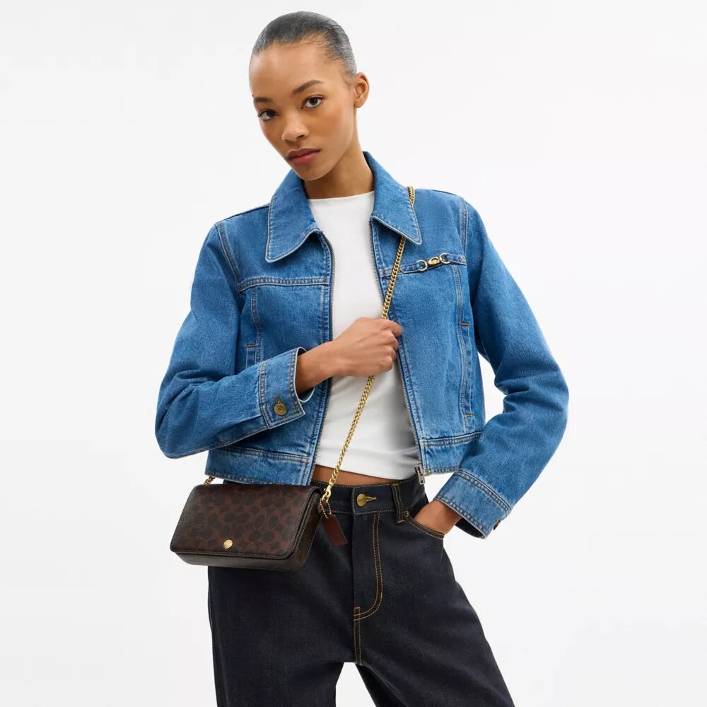 Mila crossbody-taske i Signature Canvas