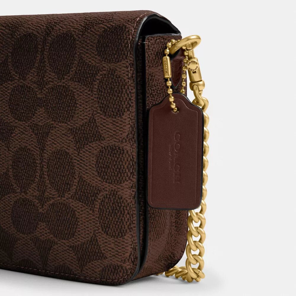 Mila crossbody-taske i Signature Canvas