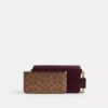 Mila crossbody-taske med Signature Canvas