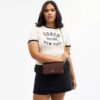 Mila crossbody-taske med Signature Canvas