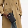 Mila crossbody-taske med Signature Canvas