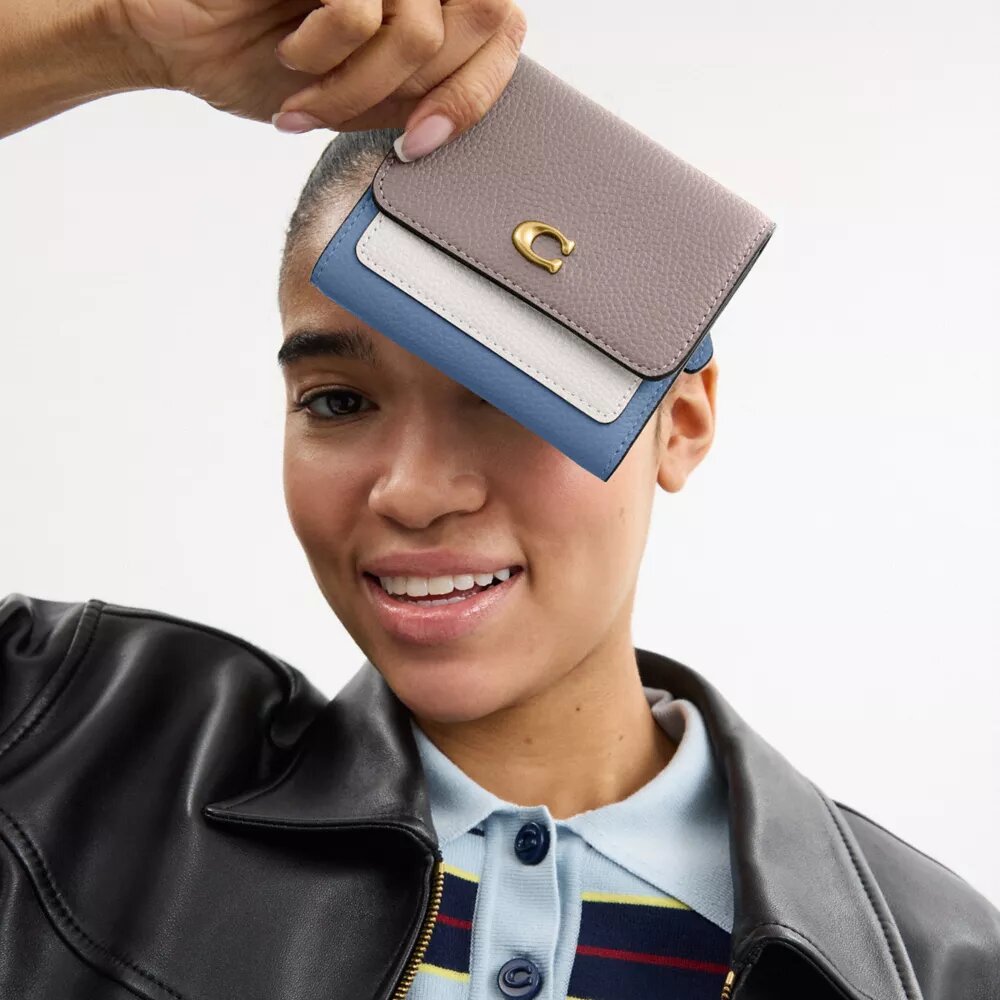Mila lille pung med klap i farveblok