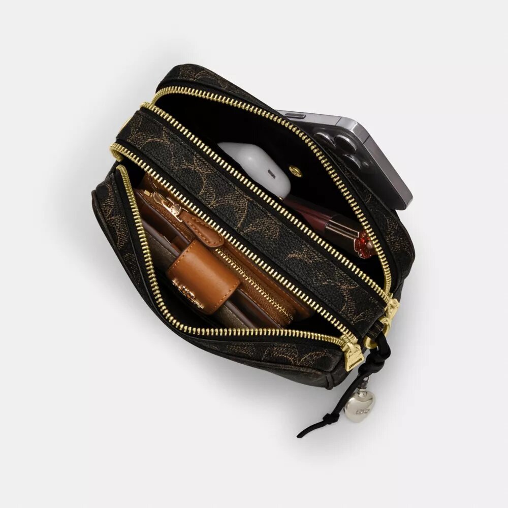 Mini Carey crossbody-taske i Loved Signature Canvas