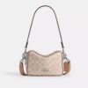 Mini Carey-crossbody-taske i Signature Canvas
