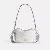 Mini Carey-crossbody-taske i Signature Canvas