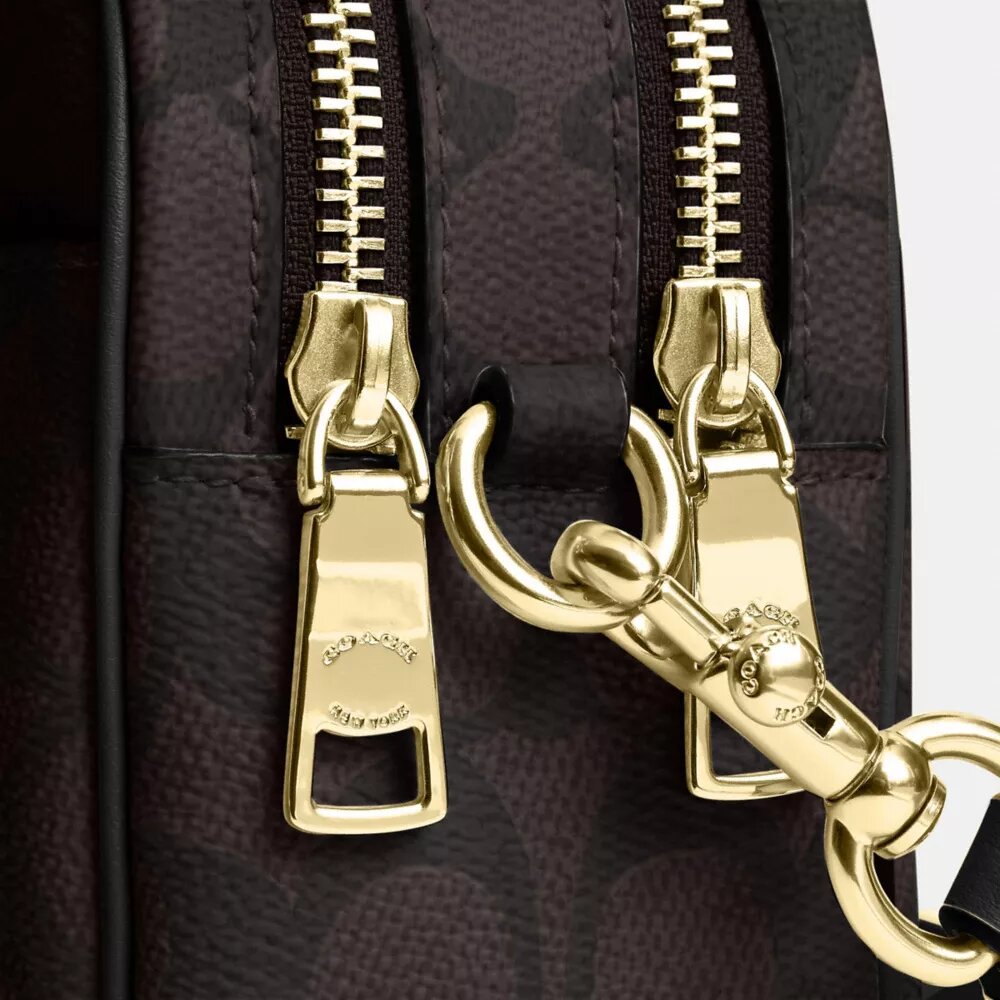 Mini Carey-crossbody-taske i Signature Canvas