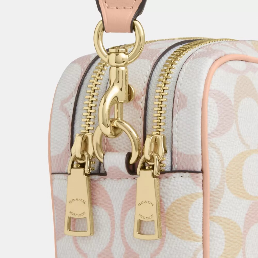 Mini Carey-crossbody-taske i Signature Canvas