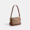 Mini Carey-crossbody-taske i Signature Canvas