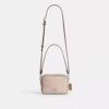 Mini Carey-crossbody-taske i Signature Canvas