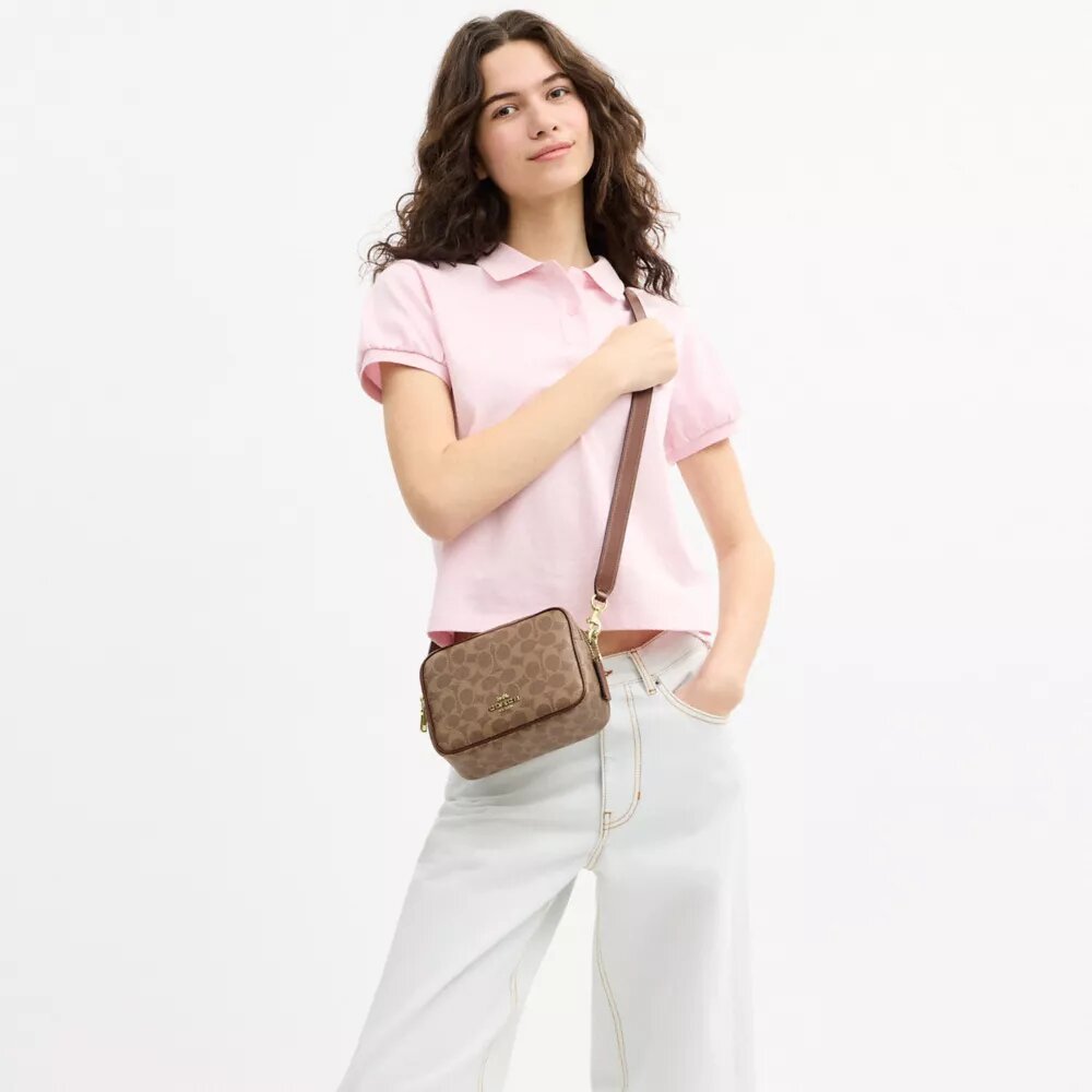 Mini Carey-crossbody-taske i Signature Canvas