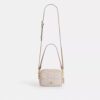 Mini Carey-crossbody-taske i Signature Canvas