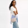 Mini Carey-crossbody-taske i Signature Canvas