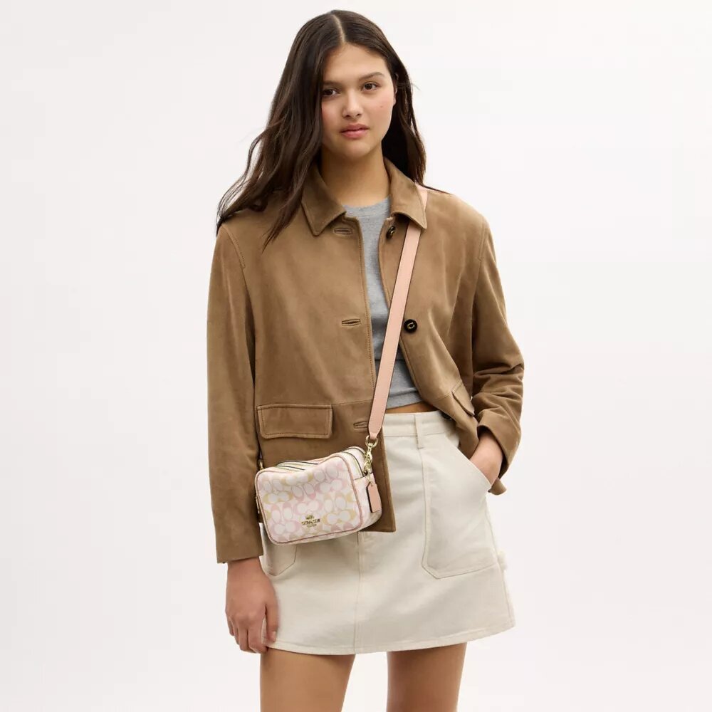 Mini Carey-crossbody-taske i Signature Canvas