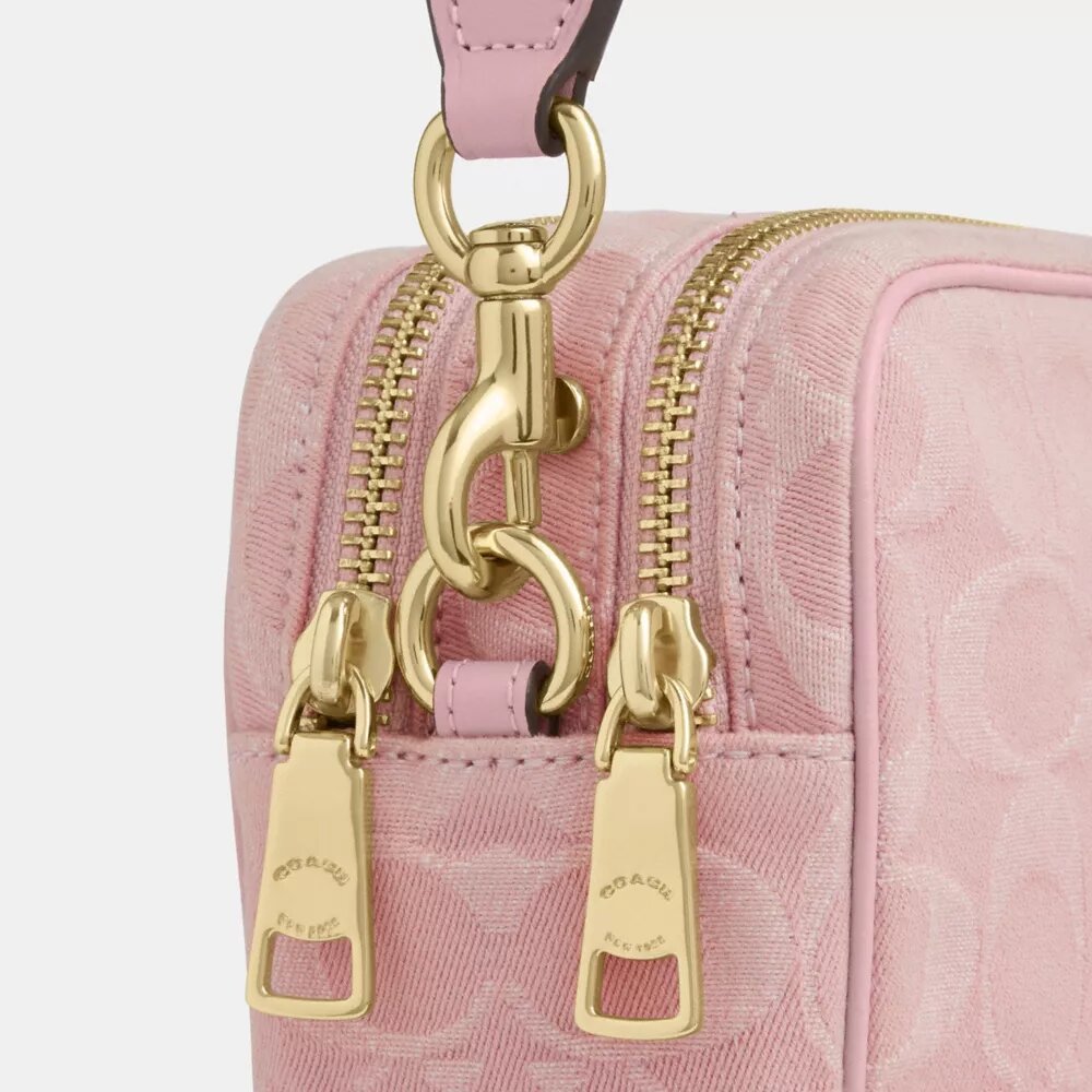 Mini Carey-crossbody-taske i Signature Denim