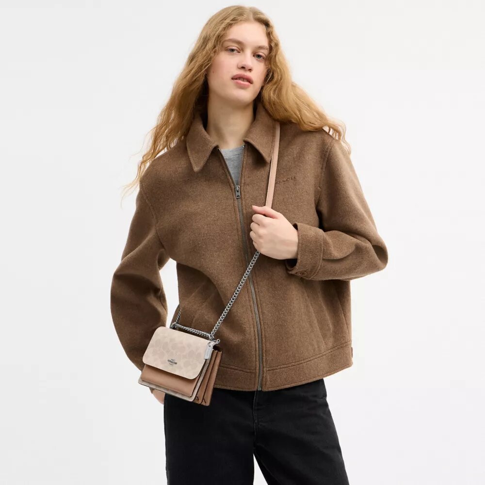 Mini Klare crossbody-tasker i Signature Canvas