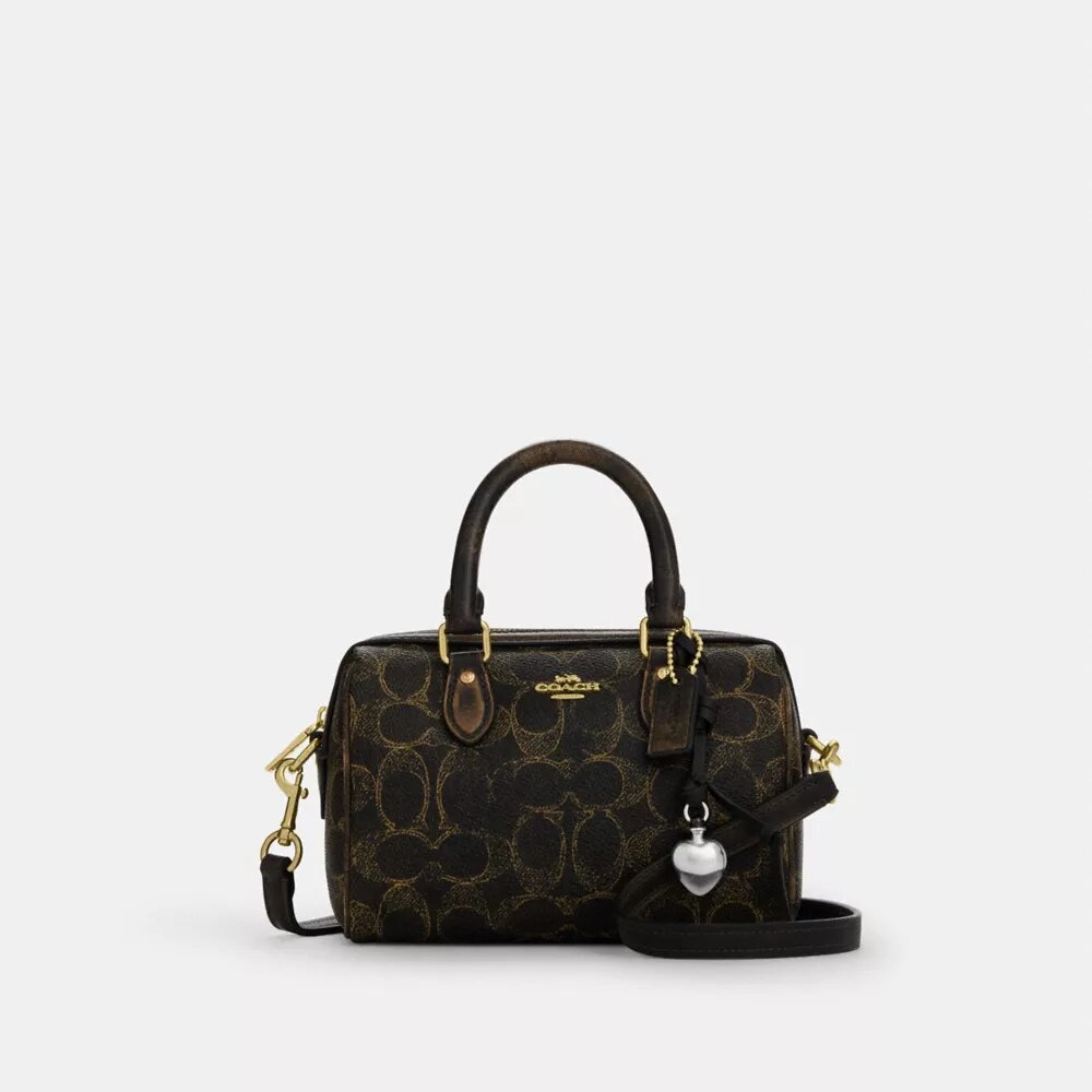 Mini Rowan Crossbody-taske i "Loved" Signature Canvas med Vedhæng