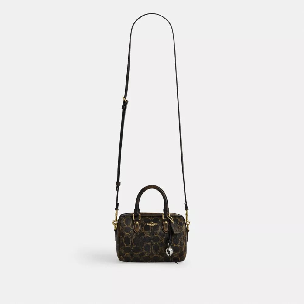 Mini Rowan Crossbody-taske i "Loved" Signature Canvas med Vedhæng
