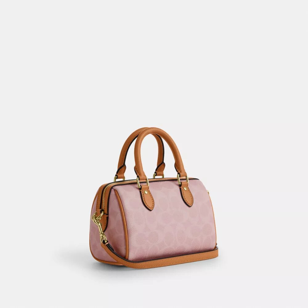 Mini Rowan crossbody-taske i Signature Canvas med Vedhæng