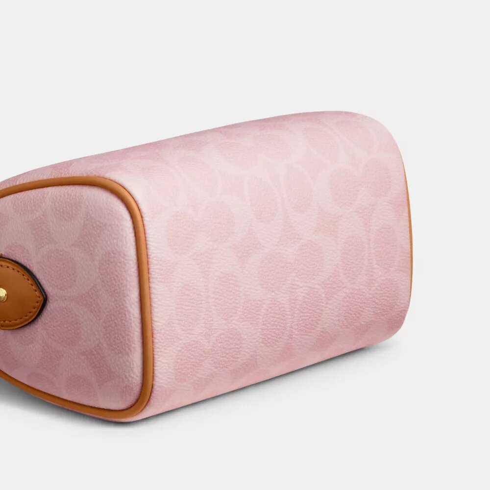 Mini Rowan crossbody-taske i Signature Canvas med Vedhæng