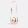 Mini Rowan crossbody-taske i Signature Canvas med Vedhæng