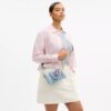 Mini Rowan crossbody-taske i slidt denim med vedhæng
