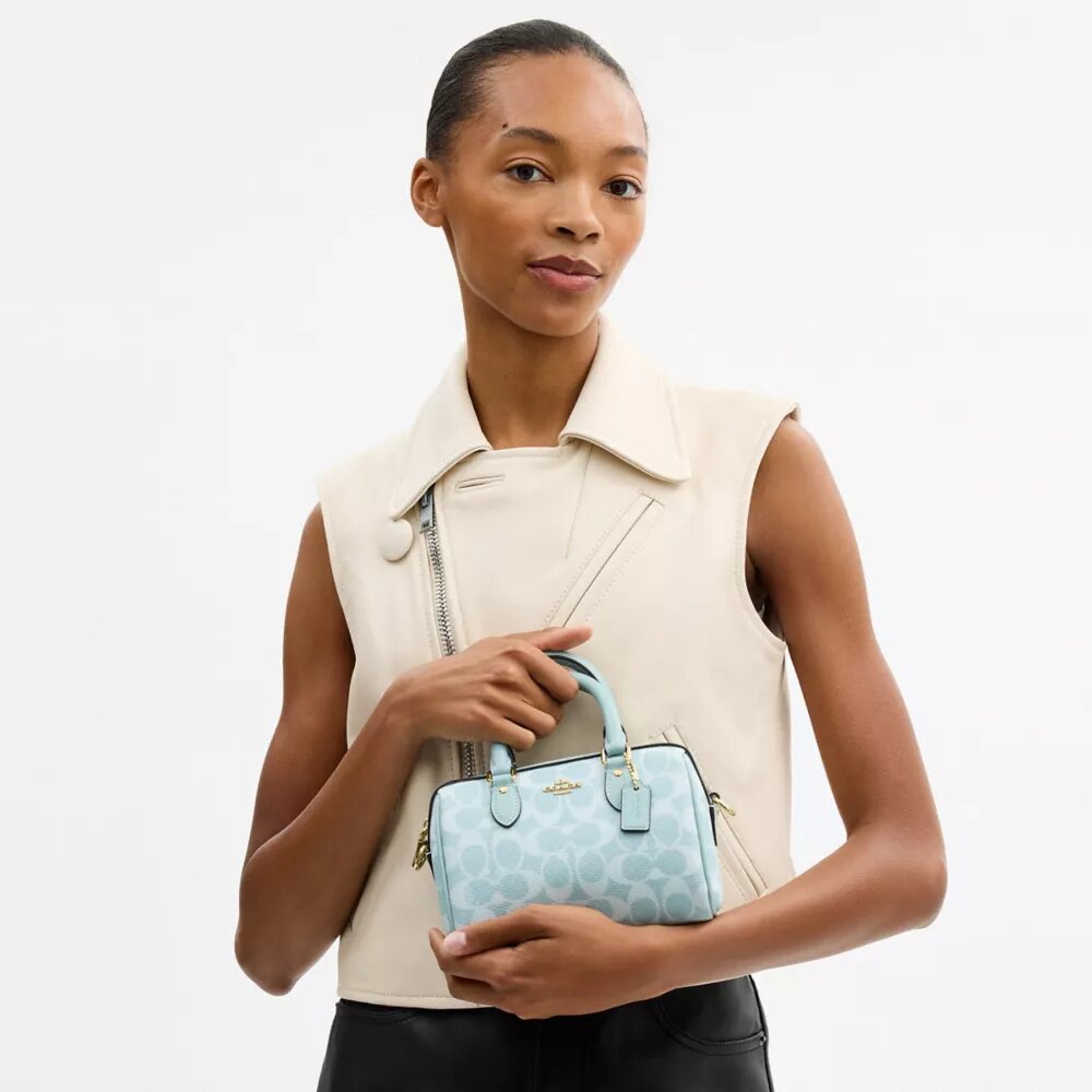 Mini Rowan crossbody-tasker i Signature Canvas
