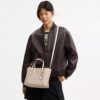 Mollie-tote 25 i Signature Canvas