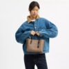 Mollie-tote 25 i Signature Canvas